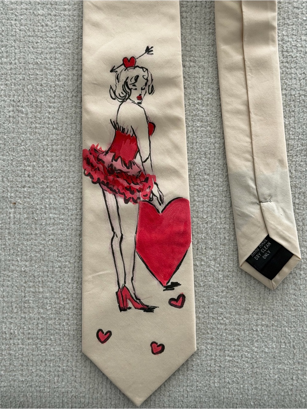 Hand painted Cream Novelty Tie with Pink & Red Heart Dancer Design